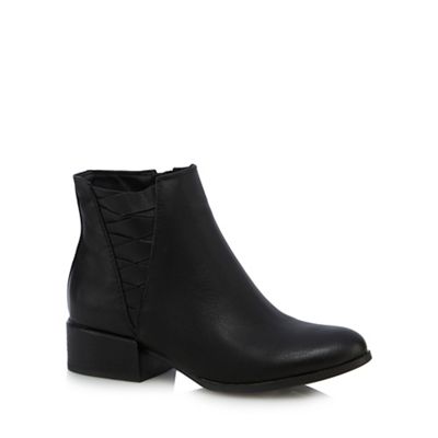 Black 'Onillan' ankle boots
